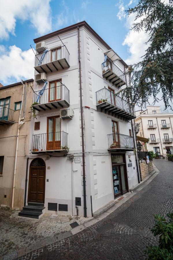 Casa Lucia Appartement Castelbuono  Buitenkant foto