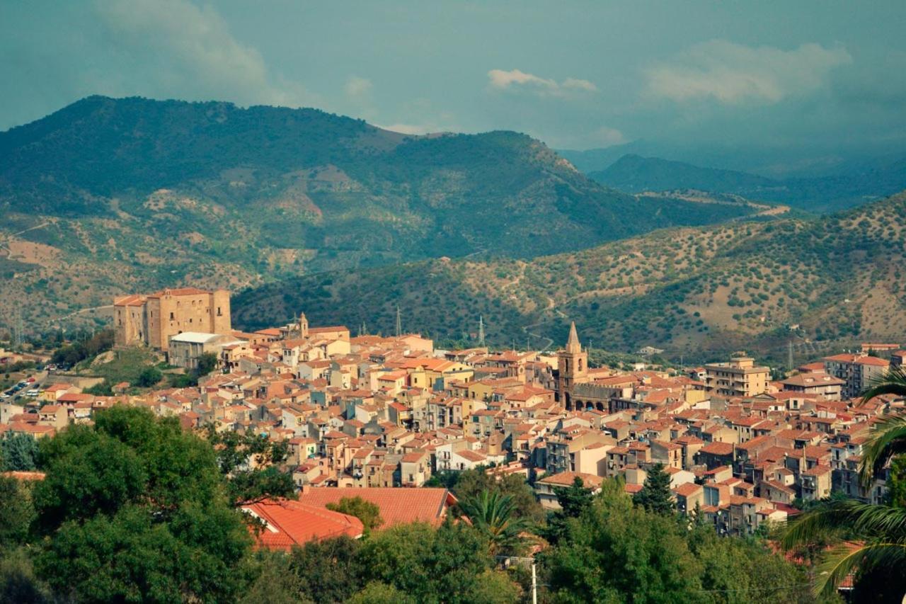 Casa Lucia Appartement Castelbuono  Buitenkant foto